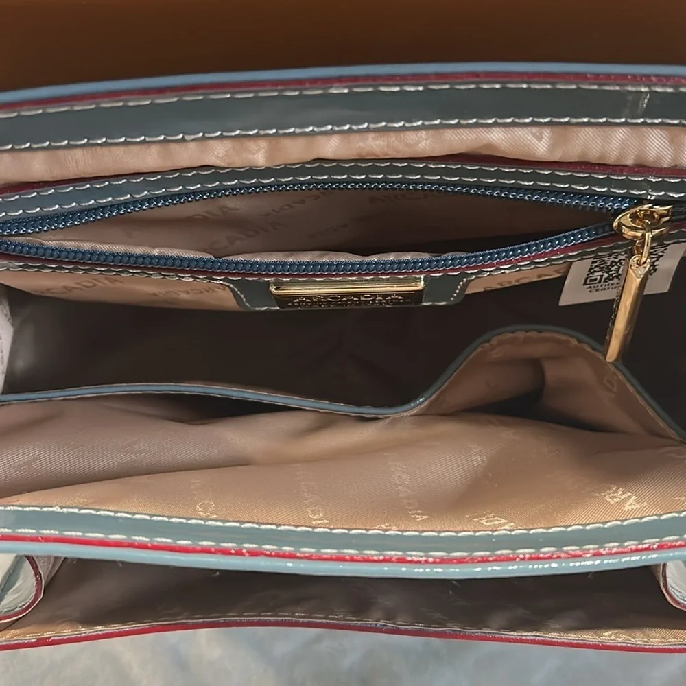 2385- Arcadia Women’s Crossbody Bag Made In Italy Patent Leather NWT - Picture 10 of 14